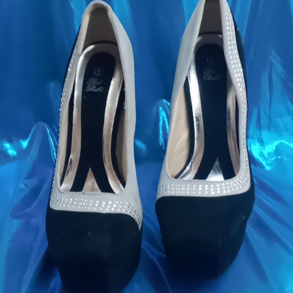 Heels - Picture 3 of 3